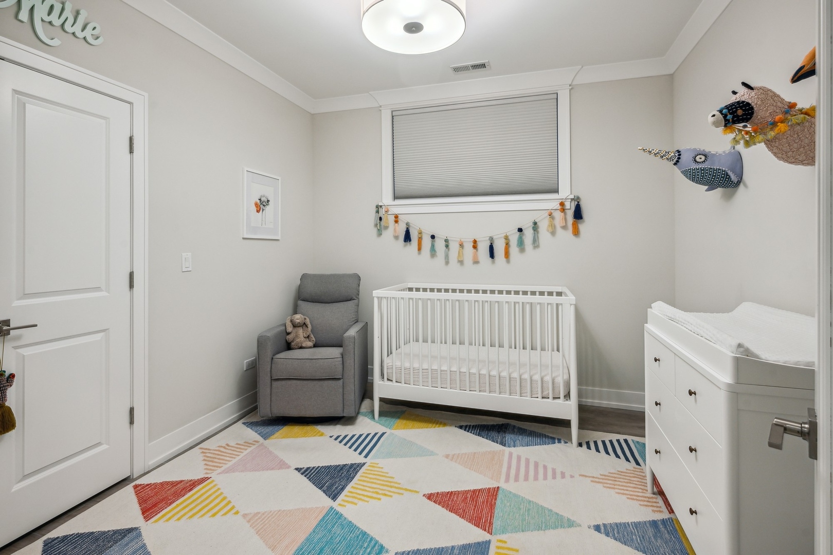 1341 West George Street, Unit 1 Chicago, IL 60657 - Photo 16 of 24 a bedroom with a baby bed and a baby crib