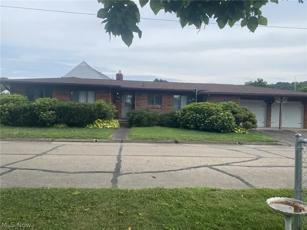$275,000 | 700 Victoria Avenue, Williamstown, WV 26187