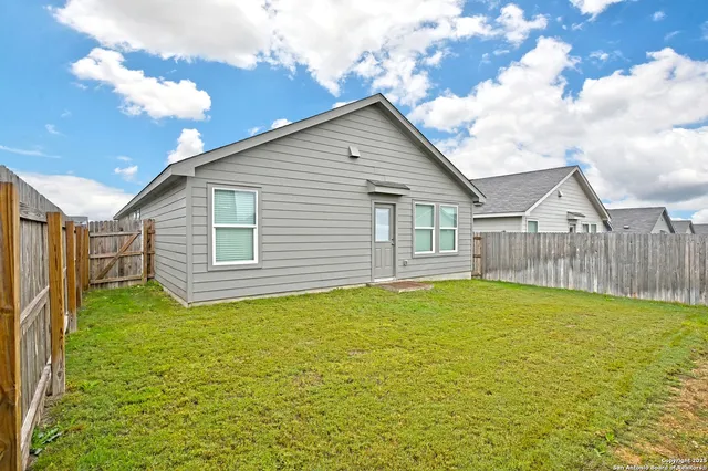 $1,550 | 766 Tulsa Trail, New Braunfels, TX 78132