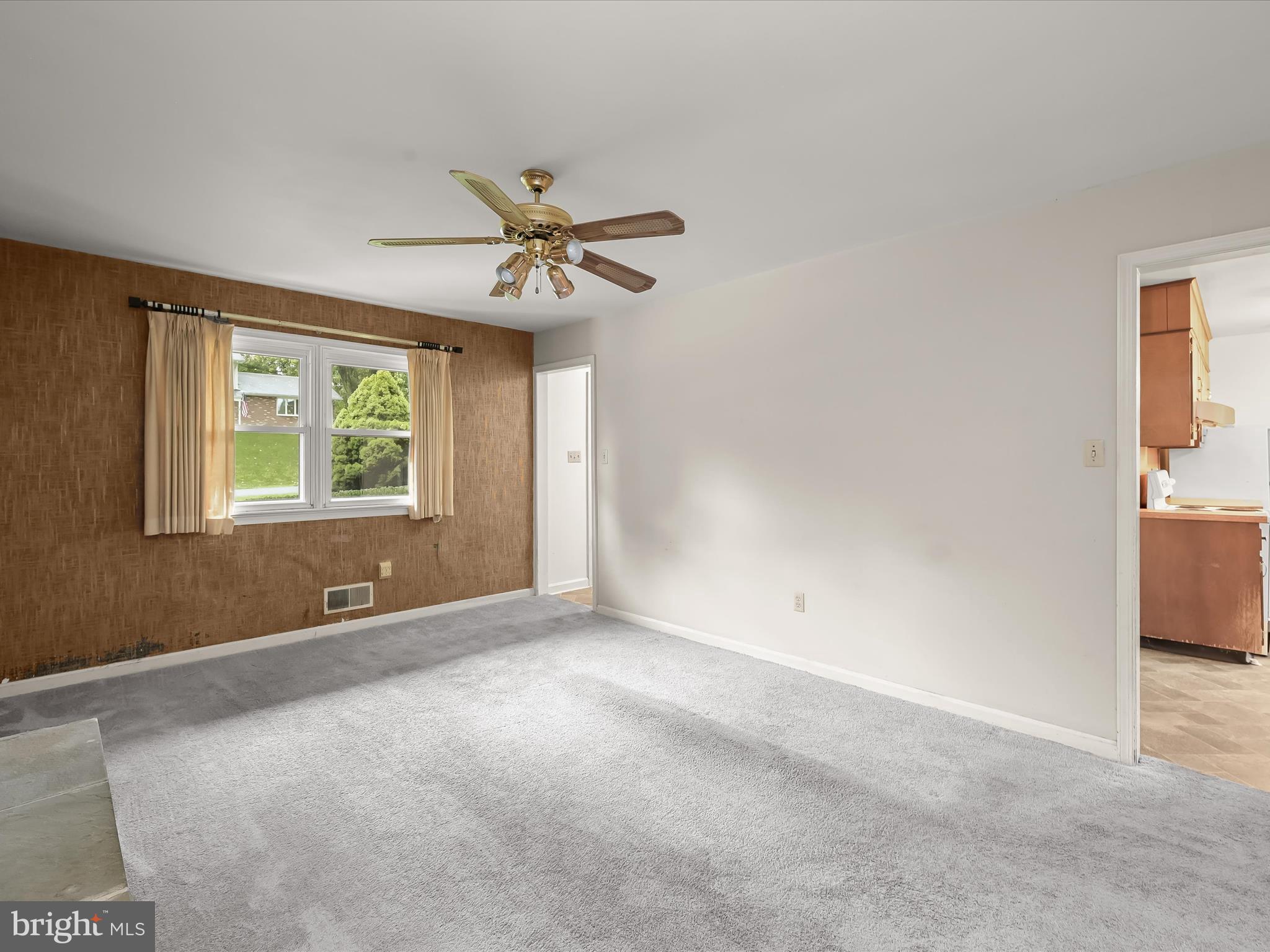 5812 Meadow Drive Frederick, MD 21702 - Photo 14 of 36 Family Room