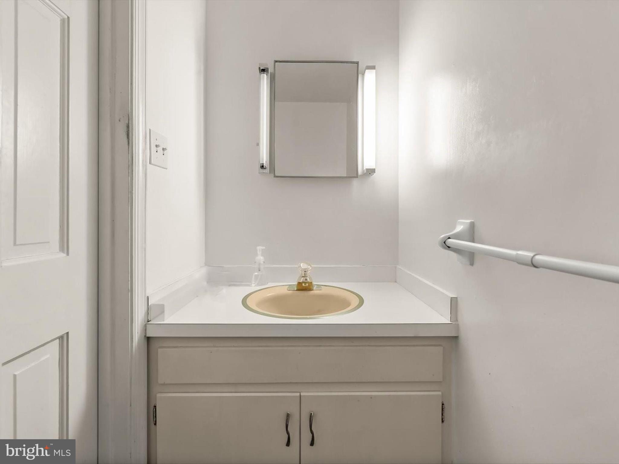 5812 Meadow Drive Frederick, MD 21702 - Photo 16 of 36 Powder Room