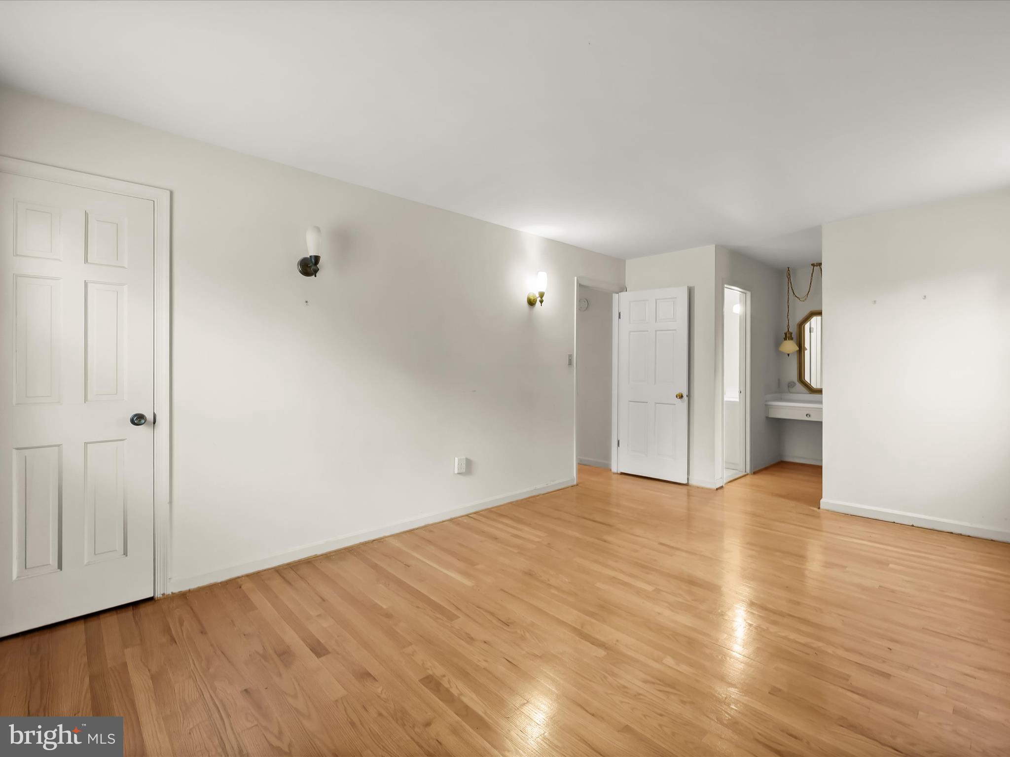 5812 Meadow Drive Frederick, MD 21702 - Photo 20 of 36 Primary Bedroom - Fireplace - En-Suite Full Bath