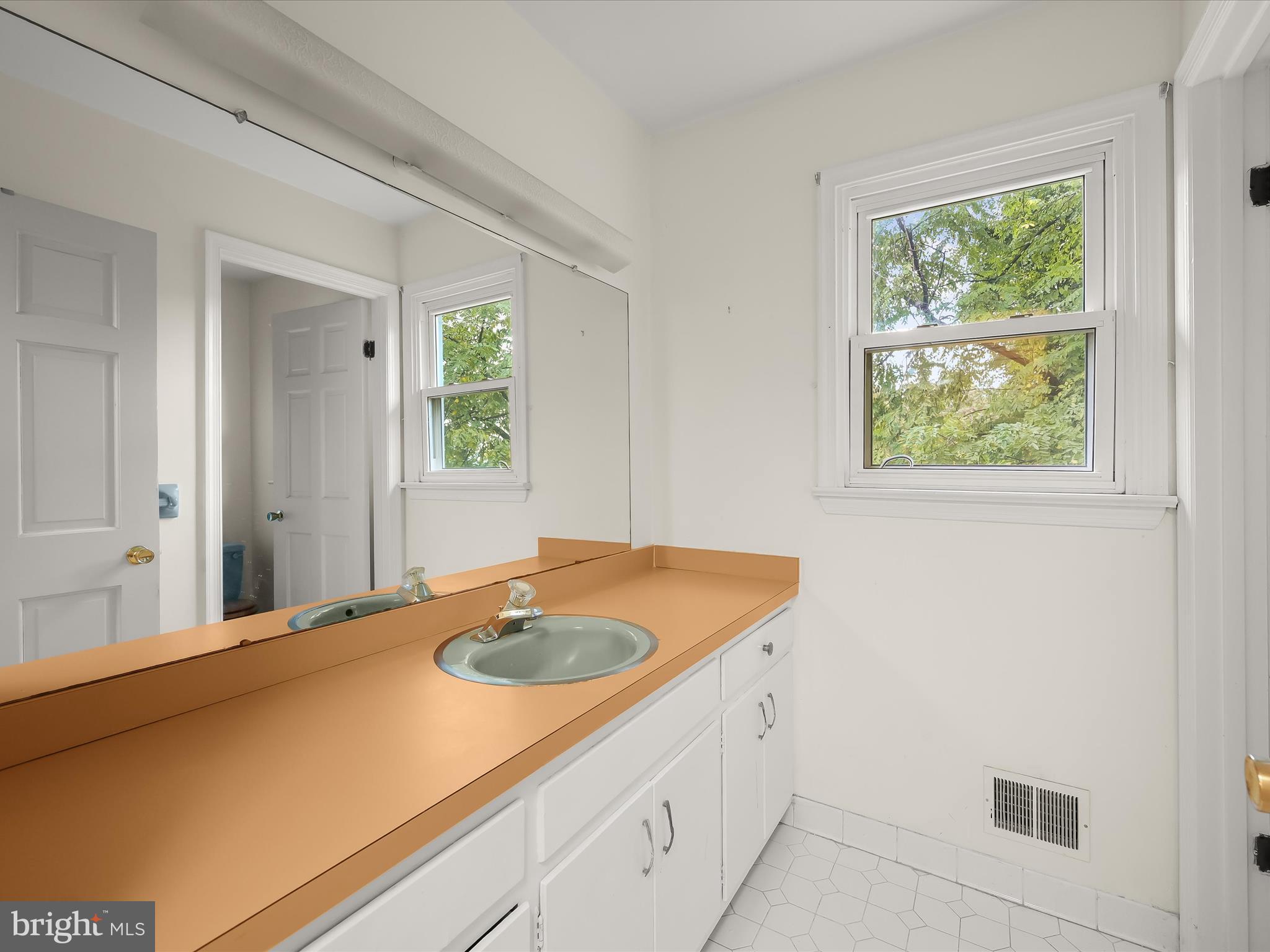 5812 Meadow Drive Frederick, MD 21702 - Photo 24 of 36 Full Bath