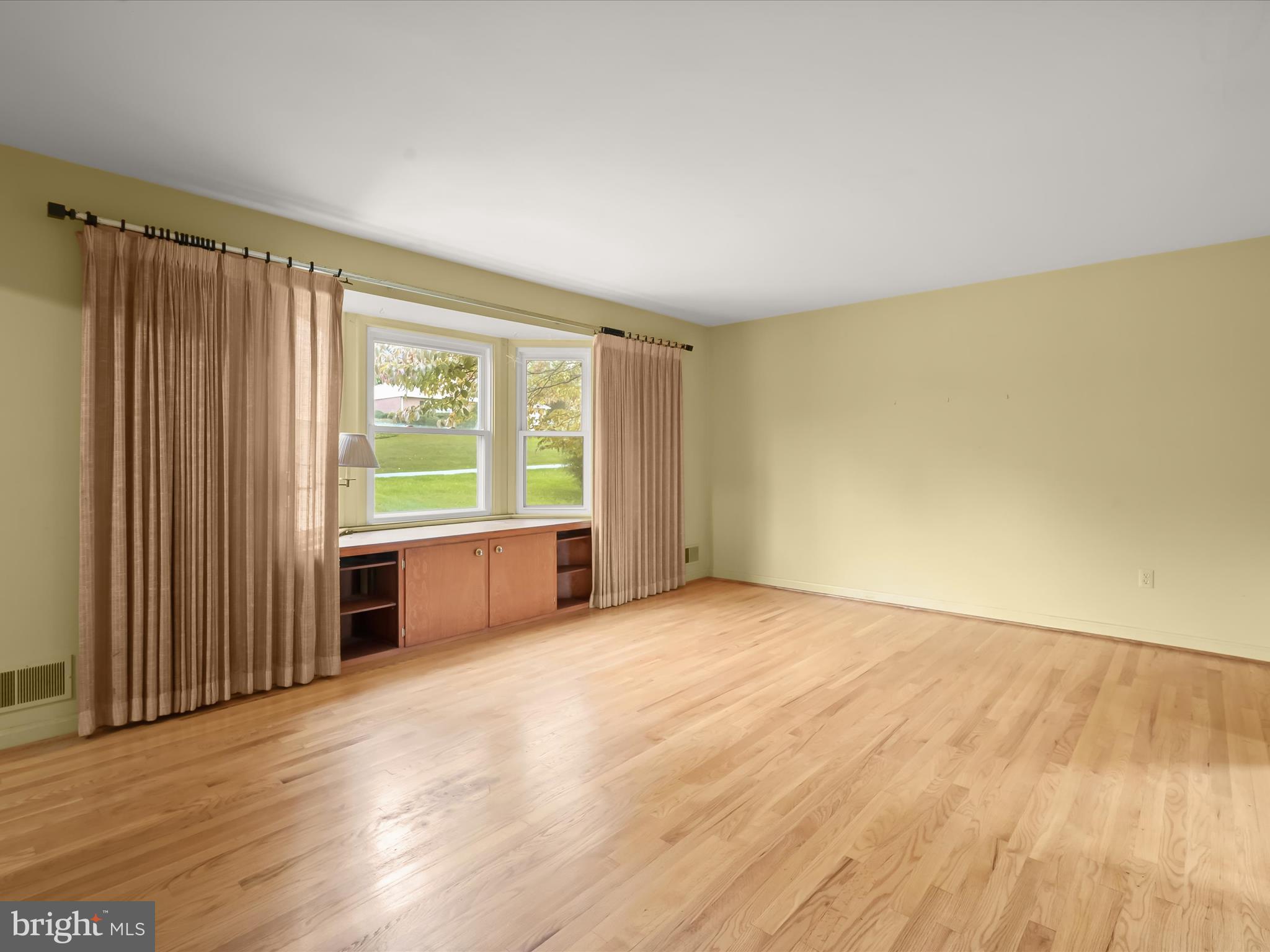 5812 Meadow Drive Frederick, MD 21702 - Photo 4 of 36 Living Room - Hardwood Floors