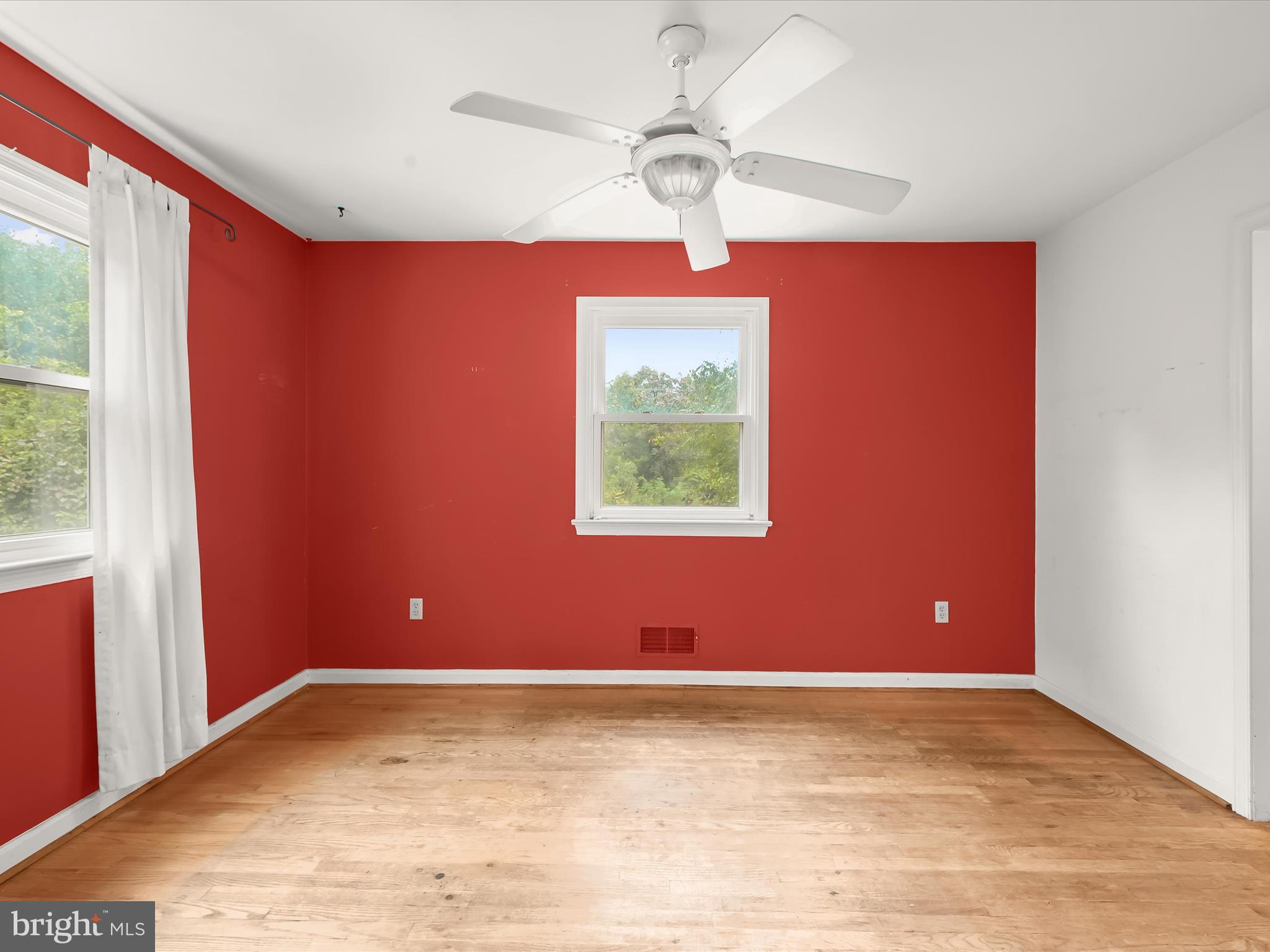 5812 Meadow Drive Frederick, MD 21702 - Photo 8 of 36 Dining Room - Hardwood Floors