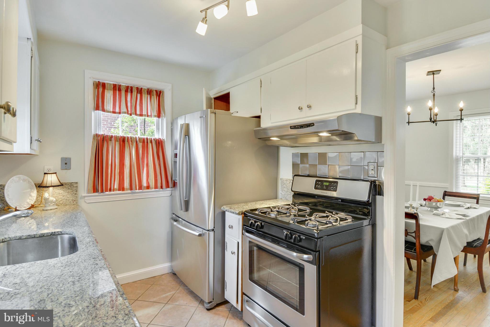 306 St Lawrence Drive Silver Spring, MD 20901 - Photo 11 of 28 Kitchen