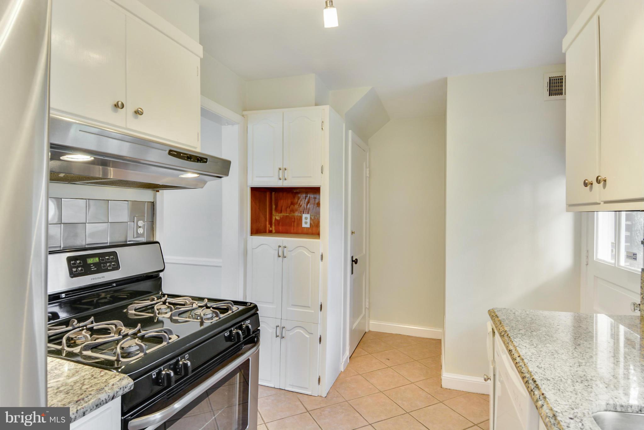 306 St Lawrence Drive Silver Spring, MD 20901 - Photo 12 of 28 Kitchen
