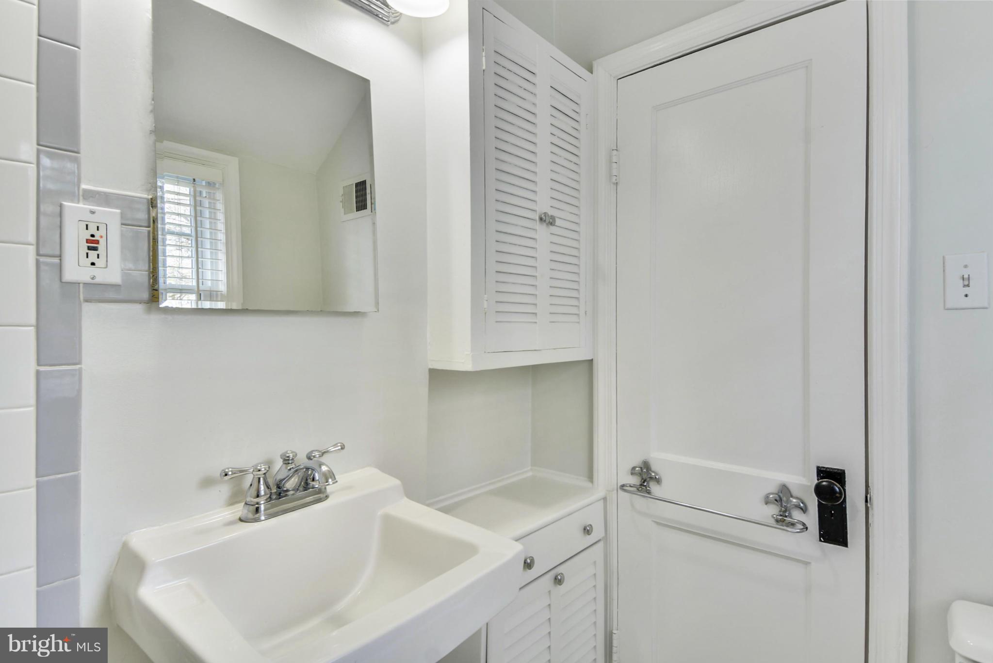 306 St Lawrence Drive Silver Spring, MD 20901 - Photo 21 of 28 Bath