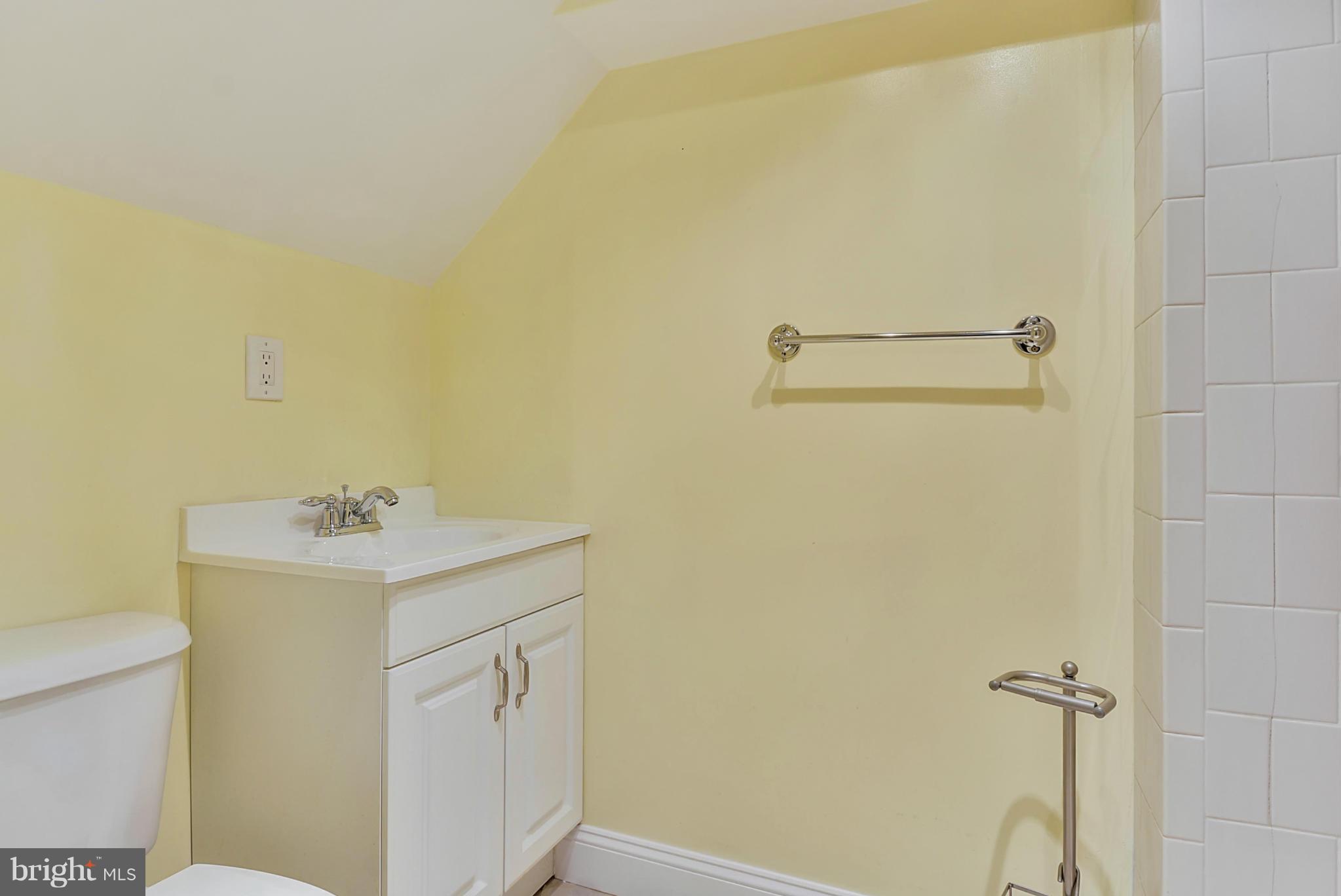 306 St Lawrence Drive Silver Spring, MD 20901 - Photo 22 of 28 Bath