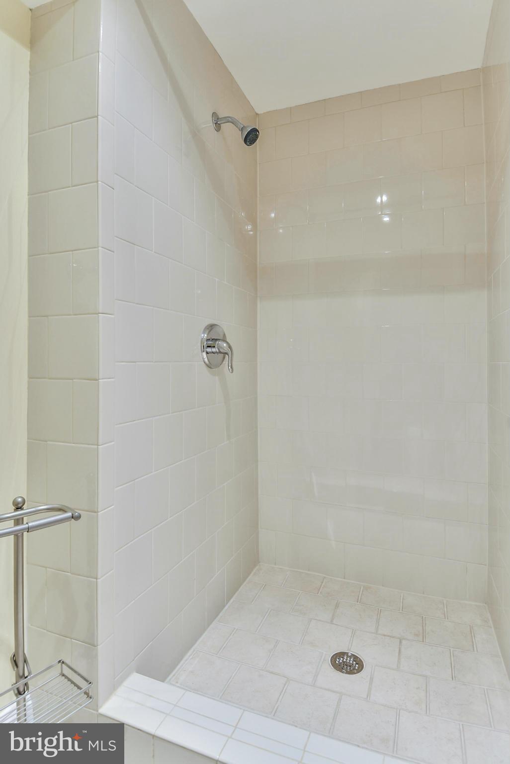 306 St Lawrence Drive Silver Spring, MD 20901 - Photo 23 of 28 Bath