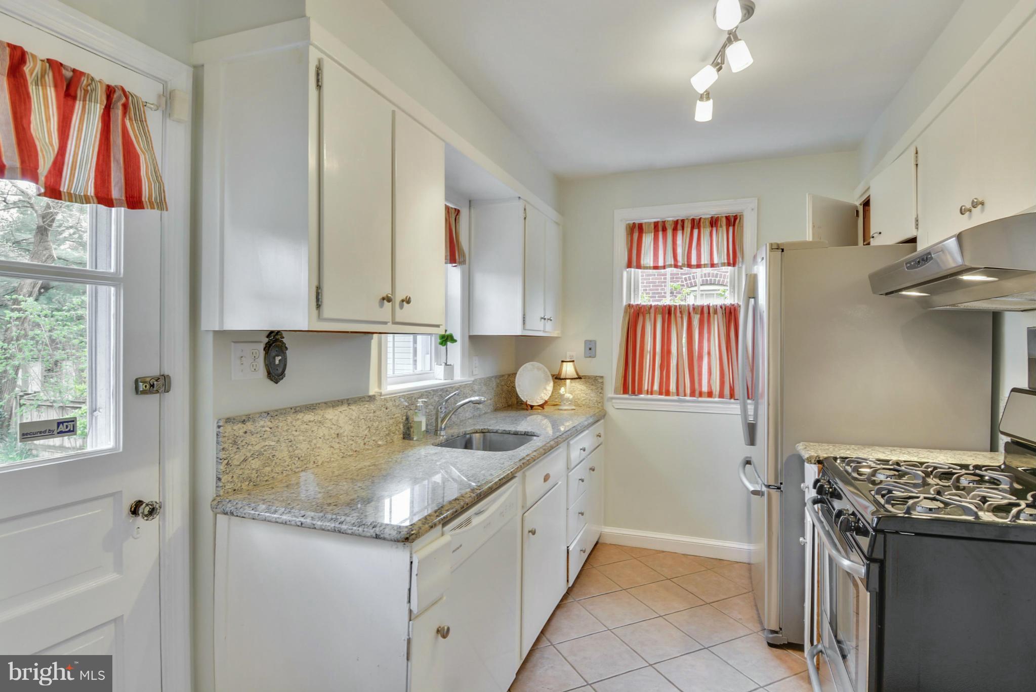 306 St Lawrence Drive Silver Spring, MD 20901 - Photo 10 of 28 Kitchen