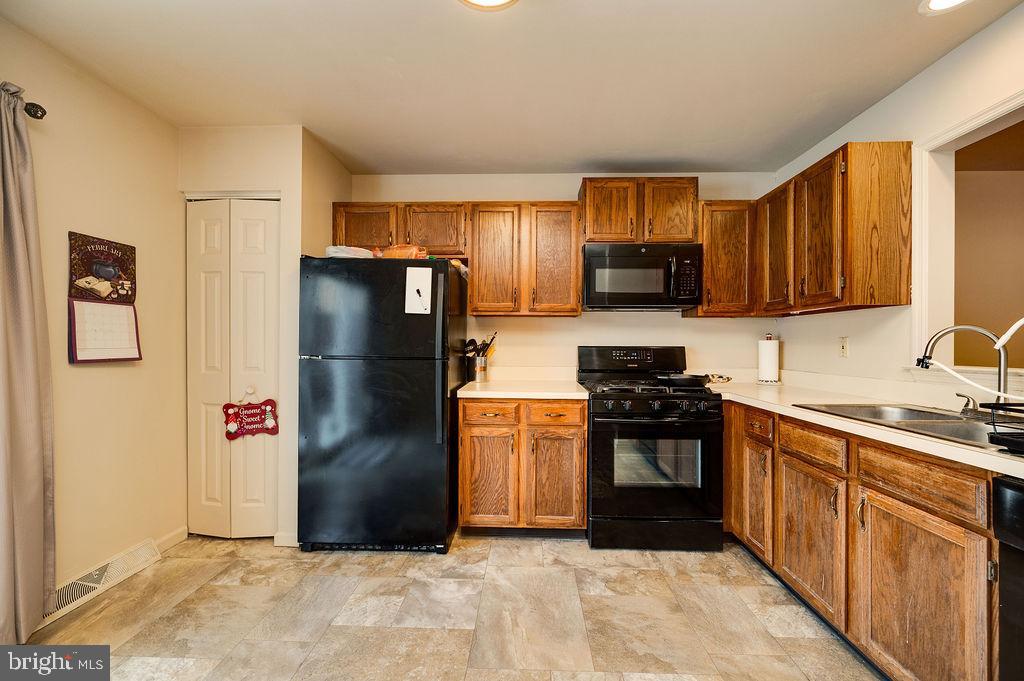 71 Winchester Court Reading, PA 19606 - Photo 13 of 42