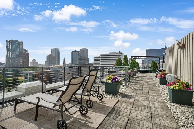 $399,900 | 270 East Highland Avenue, Unit 916, Milwaukee, WI 53202