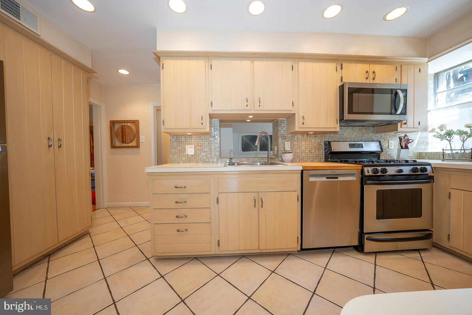 535 Hamilton Road Merion Station, PA 19066 - Photo 17 of 47