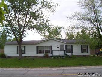 963 Old Rte 66 Staunton, IL 62088 - Photo 1 of 1