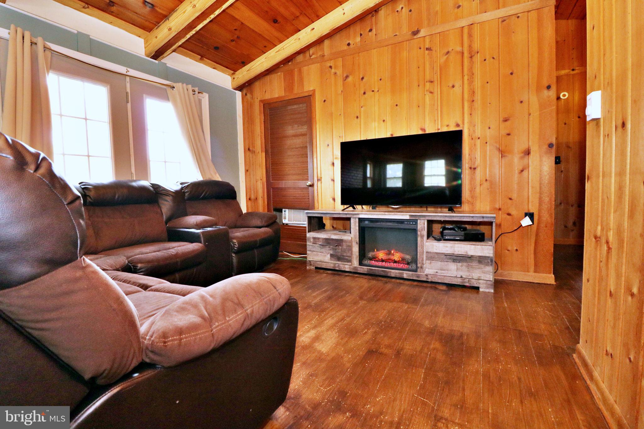 149 Hilltop Loop Road Harpers Ferry, WV 25425 - Photo 6 of 27 Living Room
