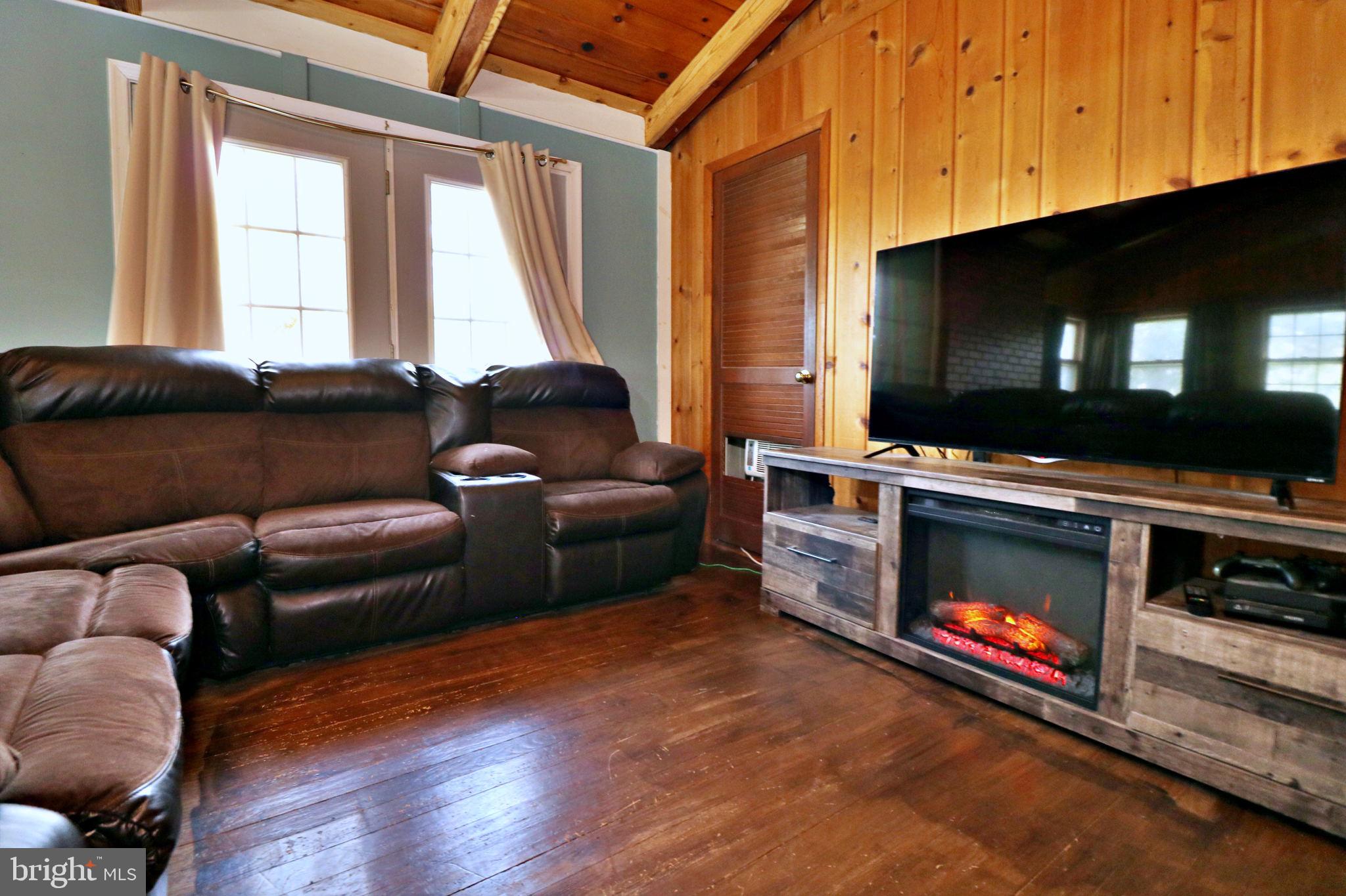 149 Hilltop Loop Road Harpers Ferry, WV 25425 - Photo 7 of 27 Living Room