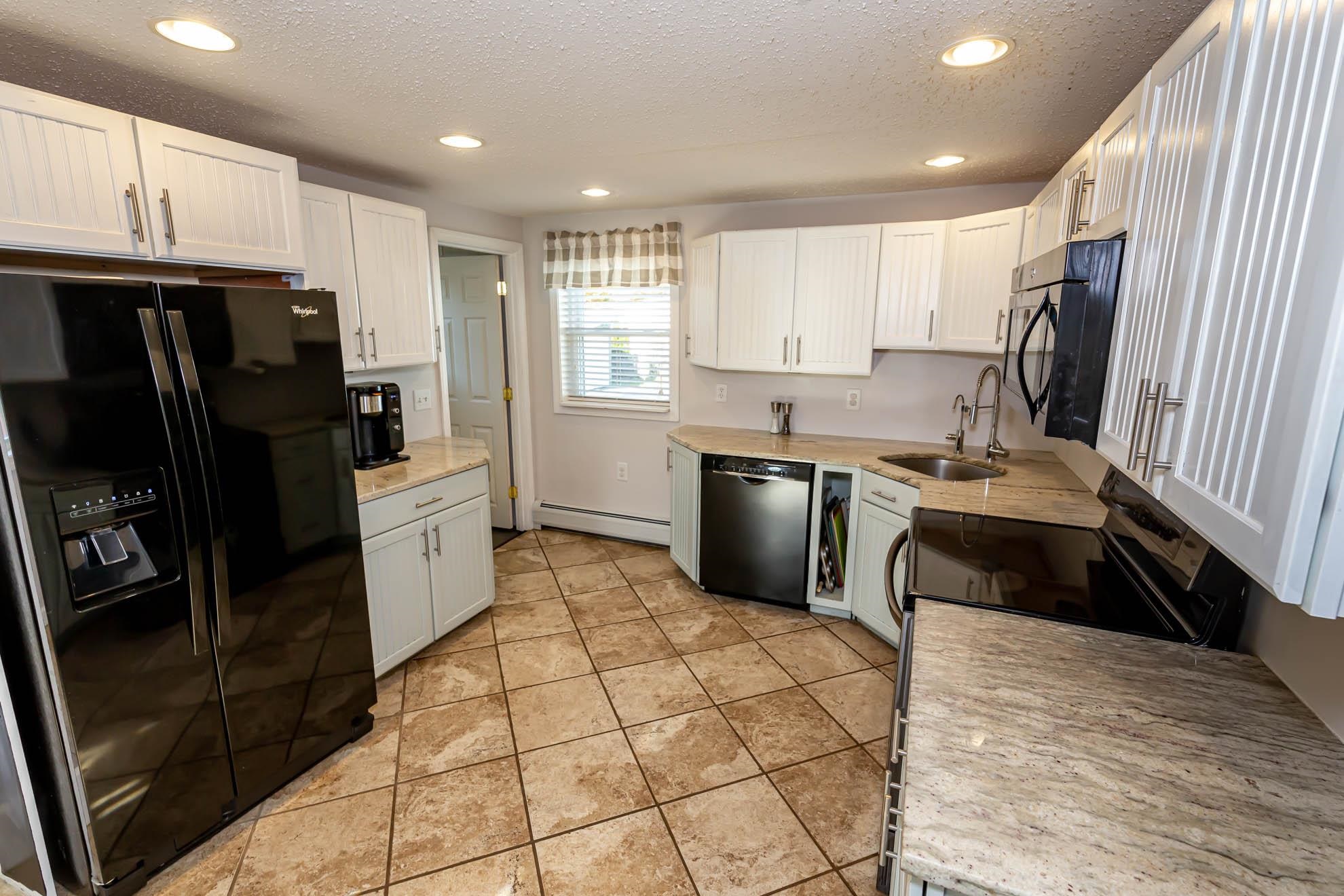 213 South Mammoth Road Manchester, NH 03109 - Photo 24 of 37