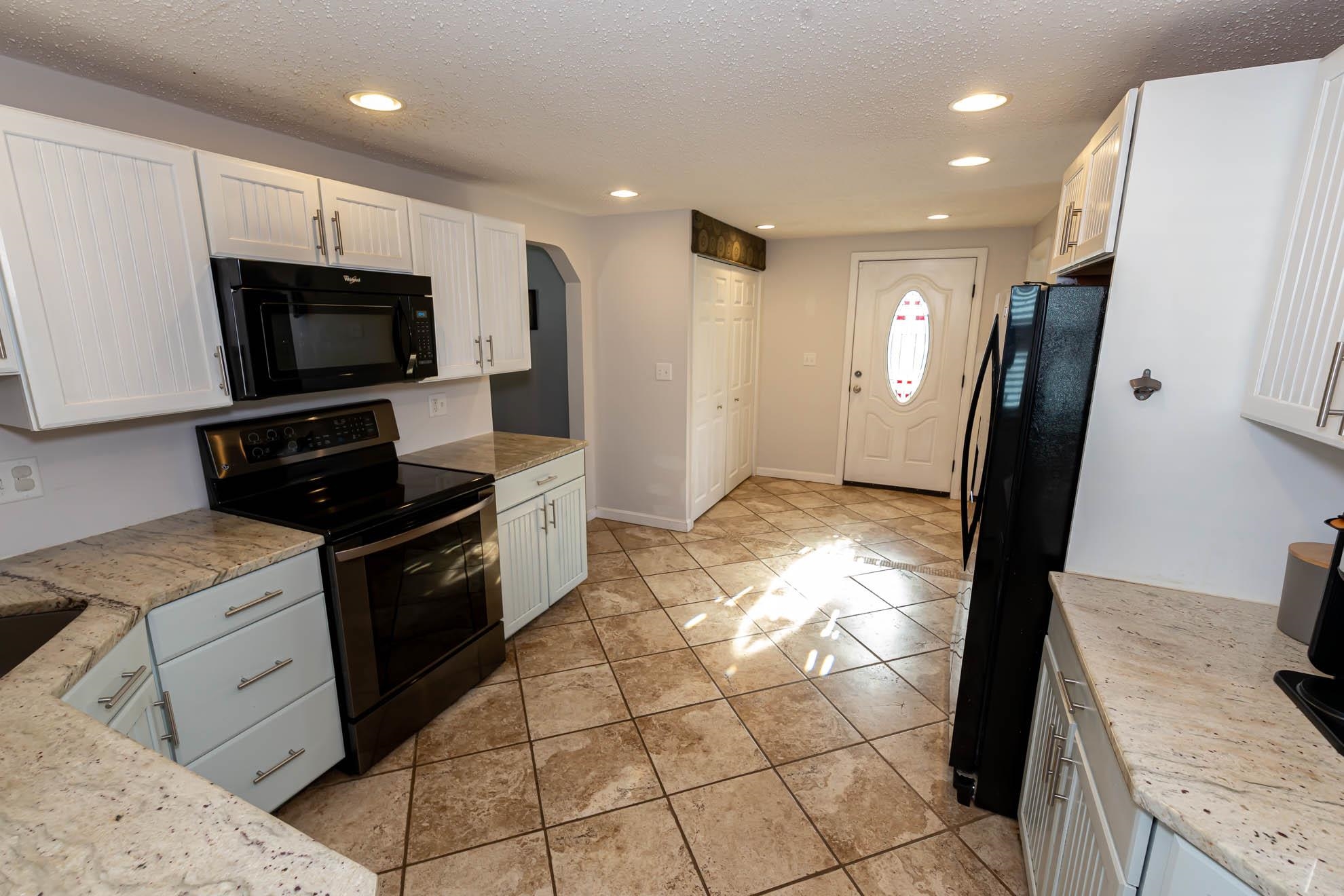 213 South Mammoth Road Manchester, NH 03109 - Photo 25 of 37