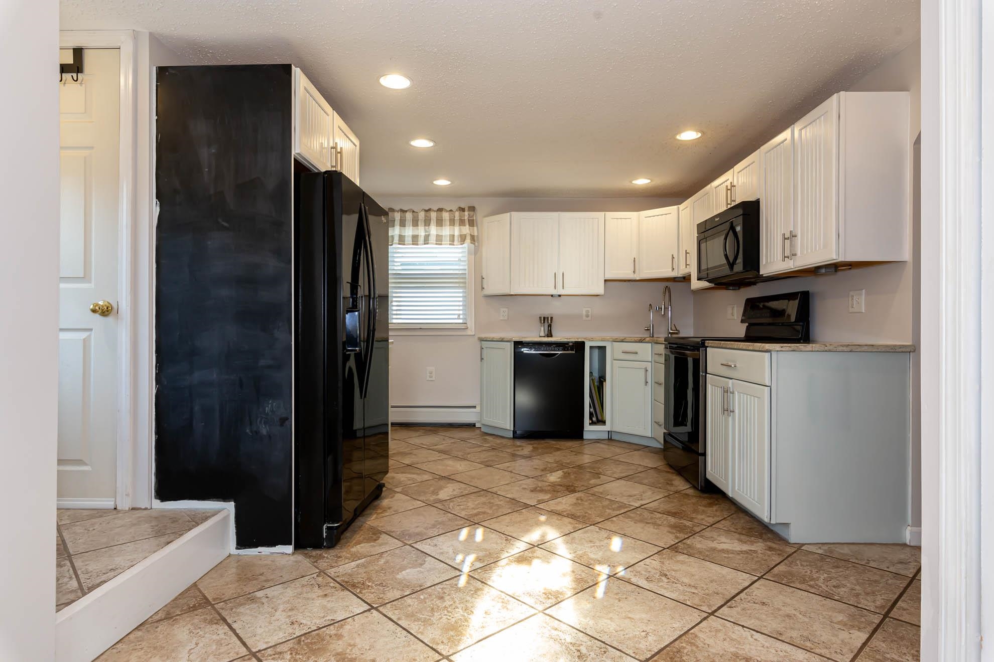 213 South Mammoth Road Manchester, NH 03109 - Photo 26 of 37