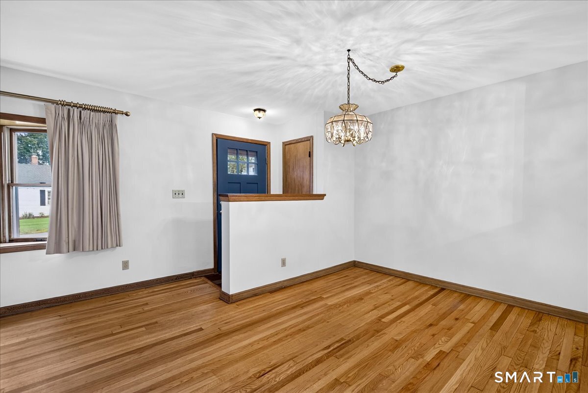 22 Robinwood Road Hamden, CT 06517 - Photo 8 of 40 Gallery Image 8