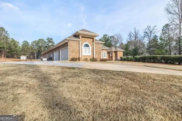 $949,000 | 304 Deer Creek Drive, Forsyth, GA 31029