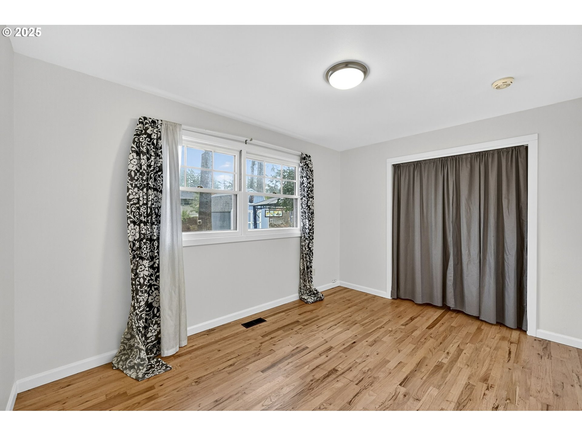 830 Northeast 172nd Avenue Portland, OR 97230 - Photo 22 of 31 a view of an empty room with window