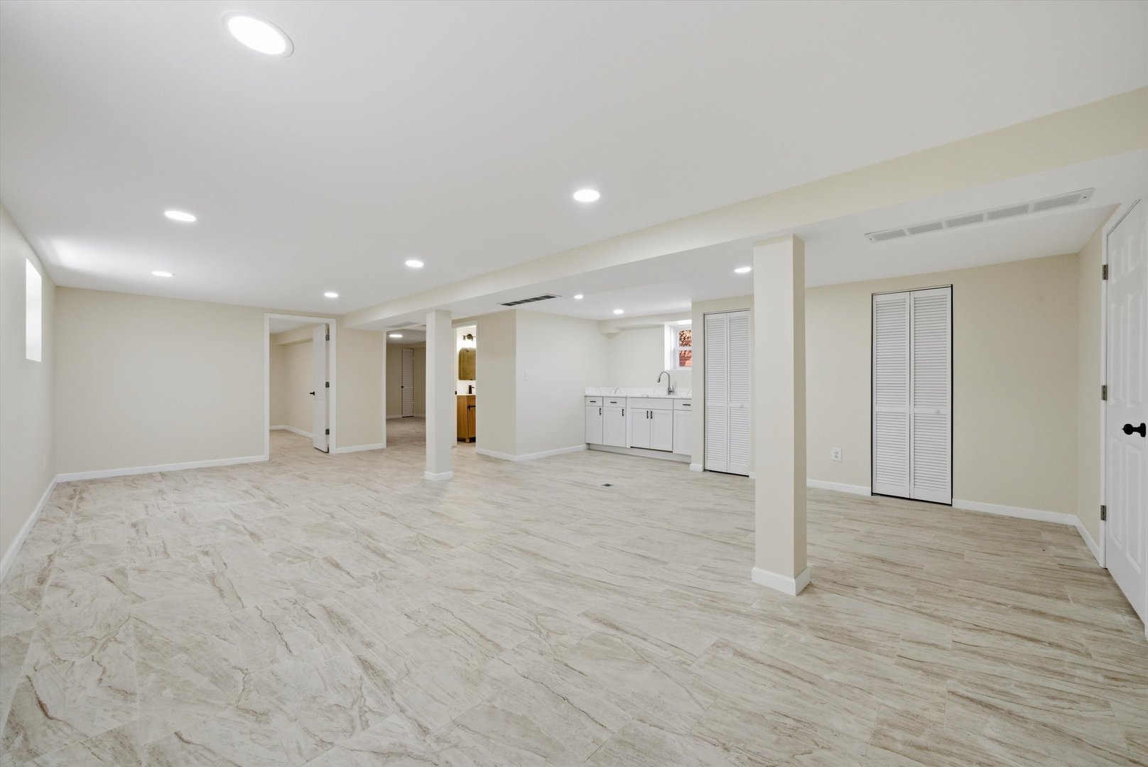 3907 West Marquette Road Chicago, IL 60629 - Photo 22 of 32 a view of an empty room