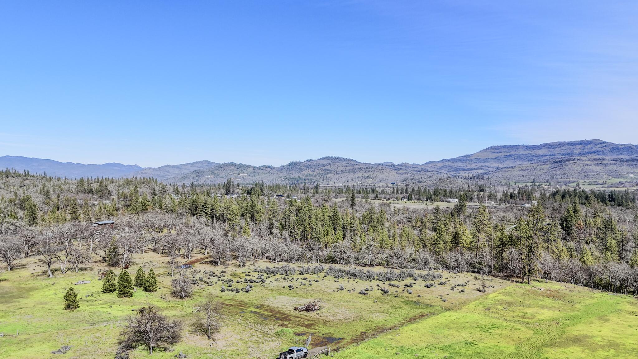 506 Greenleaf Drive Eagle Point, OR 97524 - Photo 5 of 38 DJI_20260227135145_0483_D-HDR
