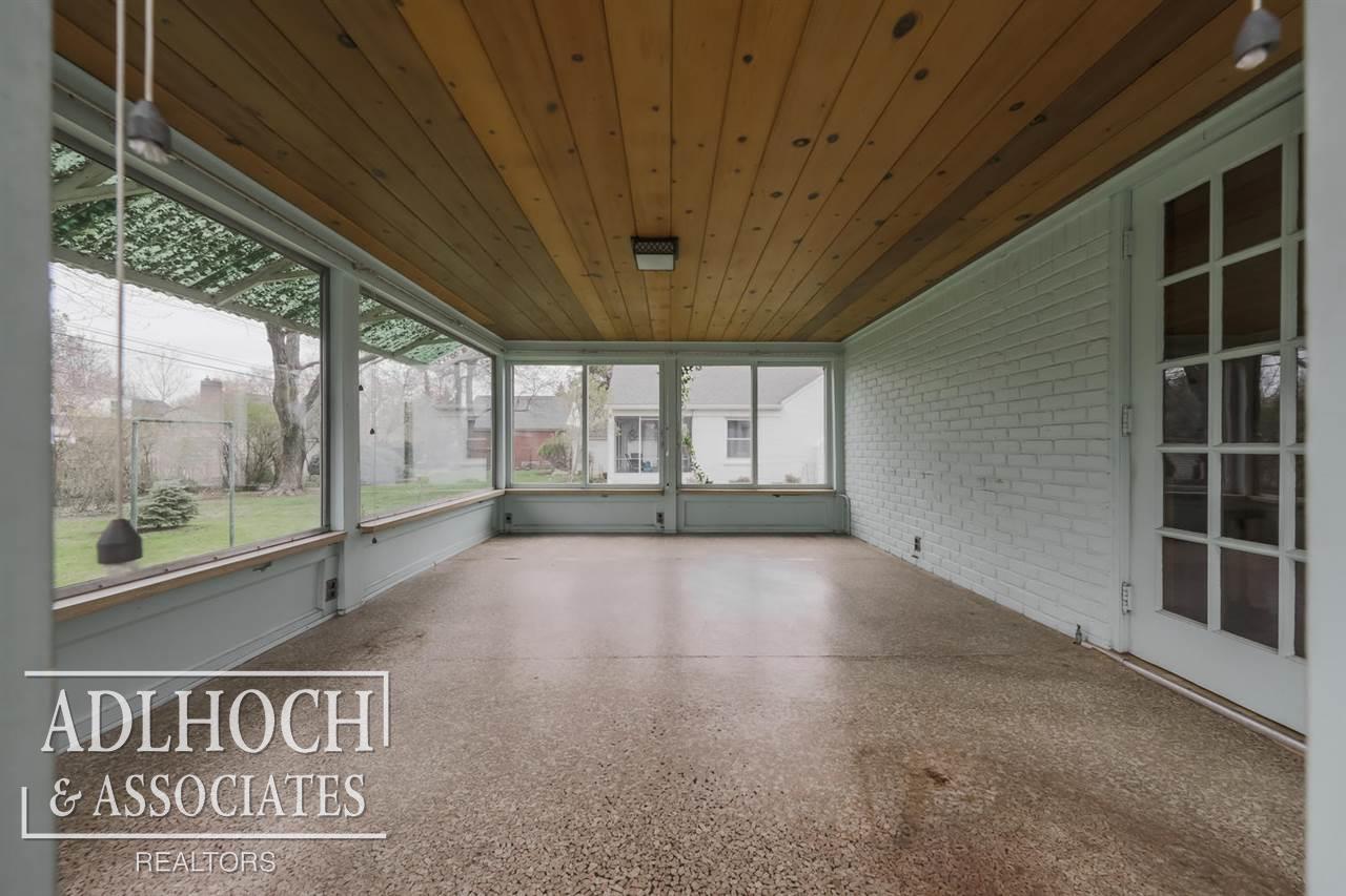 1037 Cadieux Road Grosse Pointe, MI 48230 - Photo 24 of 39 31378057-23.JPG