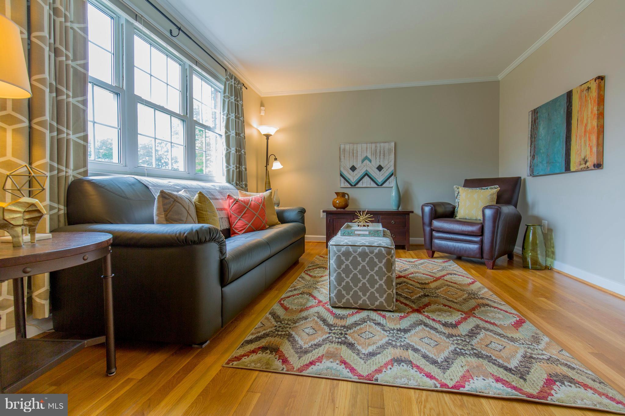 12915 Goodhill Road Silver Spring, MD 20906 - Photo 4 of 30 Living Room