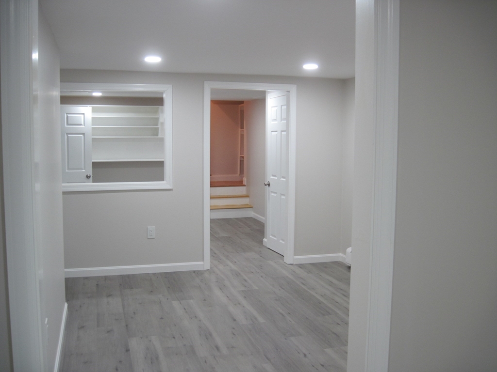 324 Hillside Road North Andover, MA 01845 - Photo 15 of 18