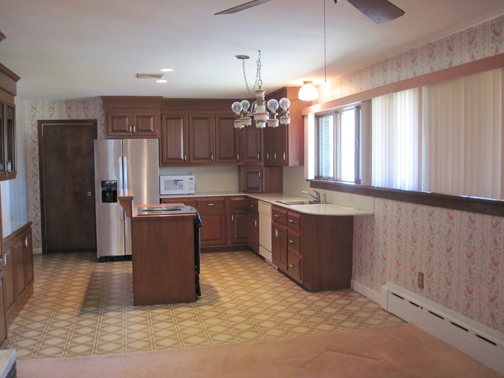 324 Hillside Road North Andover, MA 01845 - Photo 3 of 18