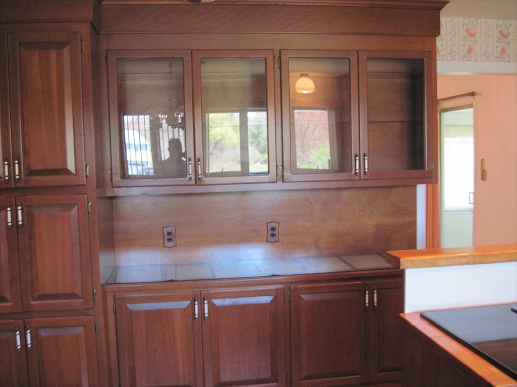 324 Hillside Road North Andover, MA 01845 - Photo 7 of 18
