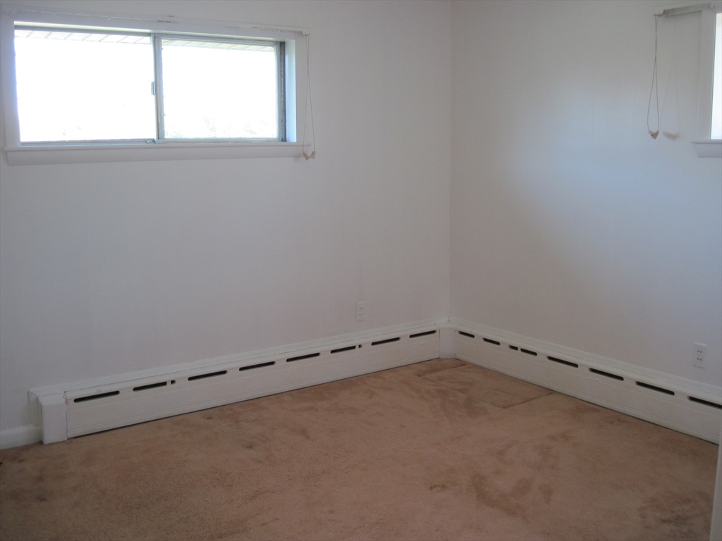 324 Hillside Road North Andover, MA 01845 - Photo 10 of 18