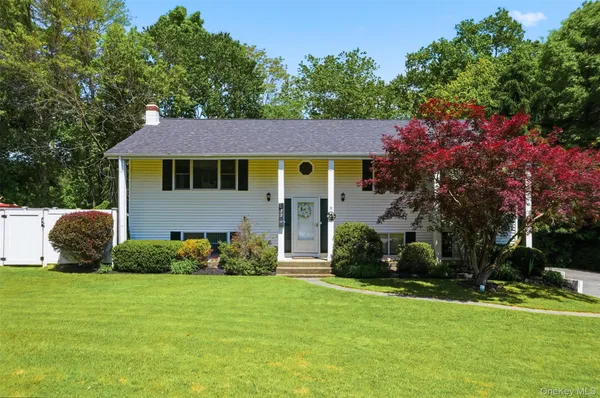 $565,000 | 22 Kendell Drive, Wappingers Falls, NY 12590