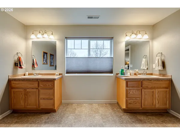 $577,500 | 329 South Spruce Avenue, Yacolt, WA 98675