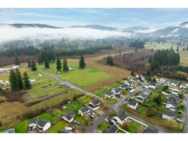 $577,500 | 329 South Spruce Avenue, Yacolt, WA 98675