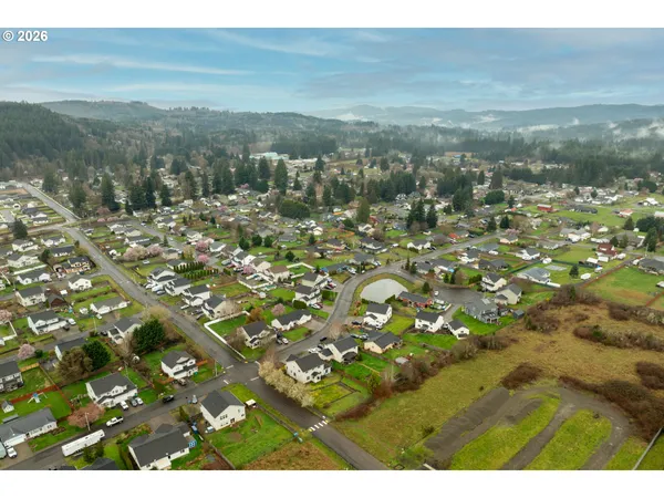 $577,500 | 329 South Spruce Avenue, Yacolt, WA 98675