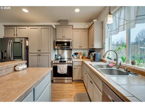 $577,500 | 329 South Spruce Avenue, Yacolt, WA 98675