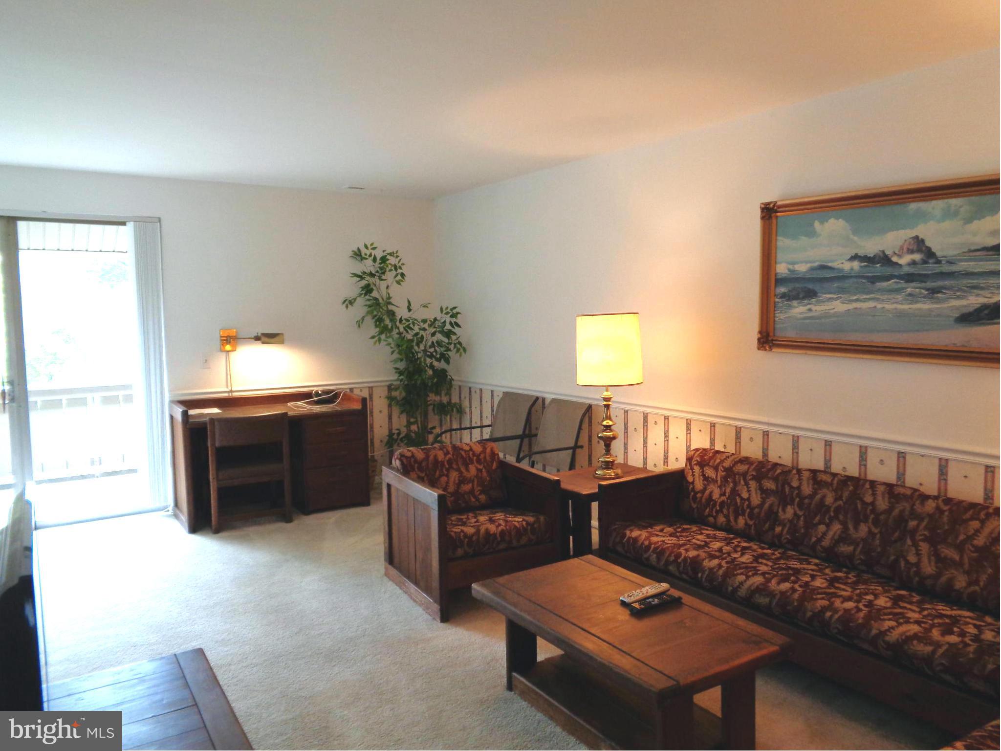 114 Cross Keys Road, Unit R114F Baltimore, MD 21210 - Photo 3 of 21 Living Room