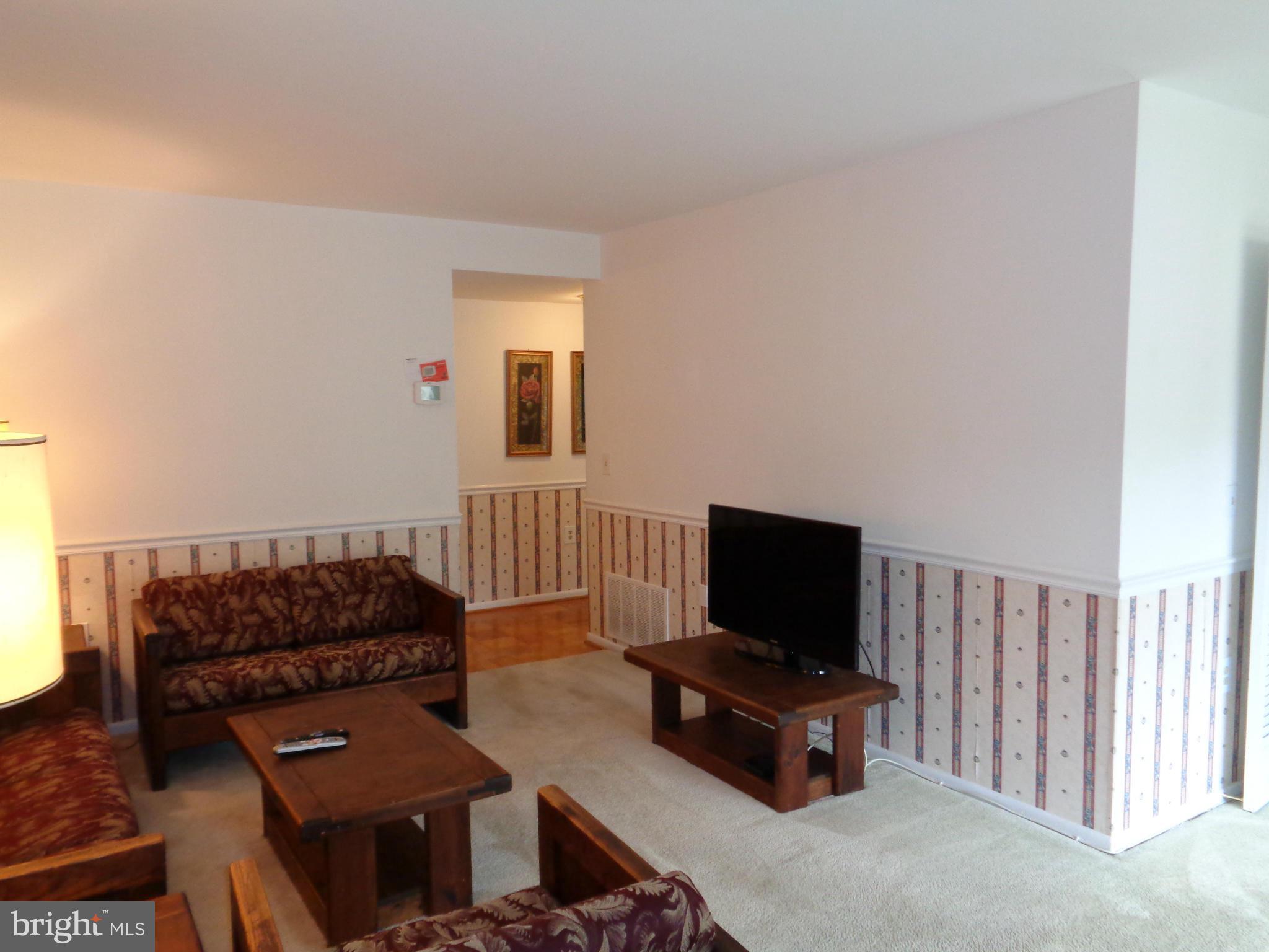 114 Cross Keys Road, Unit R114F Baltimore, MD 21210 - Photo 5 of 21 Living Room