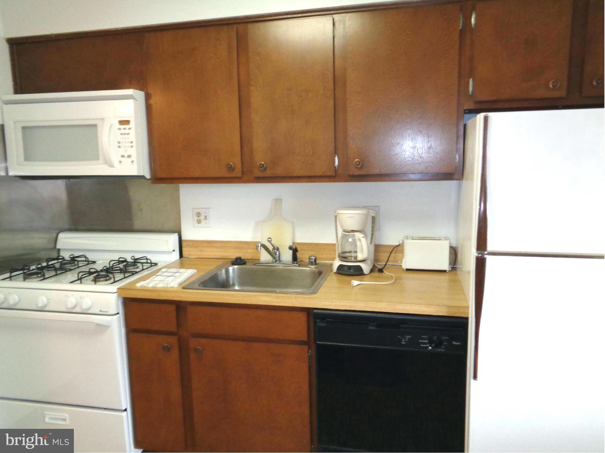 114 Cross Keys Road, Unit R114F Baltimore, MD 21210 - Photo 7 of 21 Kitchen