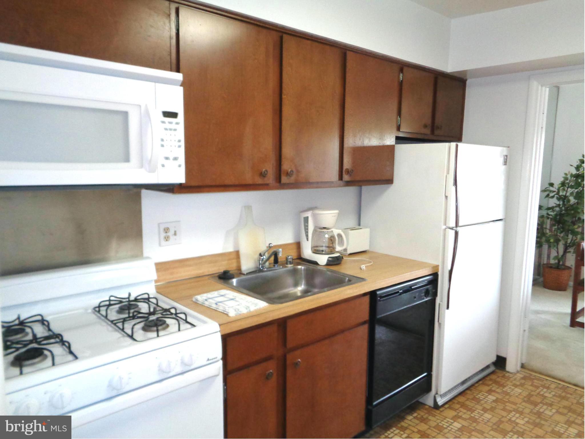 114 Cross Keys Road, Unit R114F Baltimore, MD 21210 - Photo 8 of 21 Kitchen