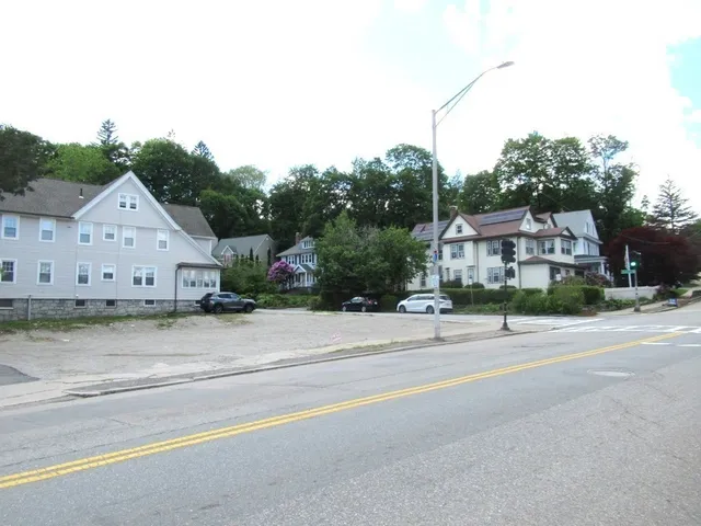 $225,000 | 806 Pleasant Street, Worcester, MA 01602