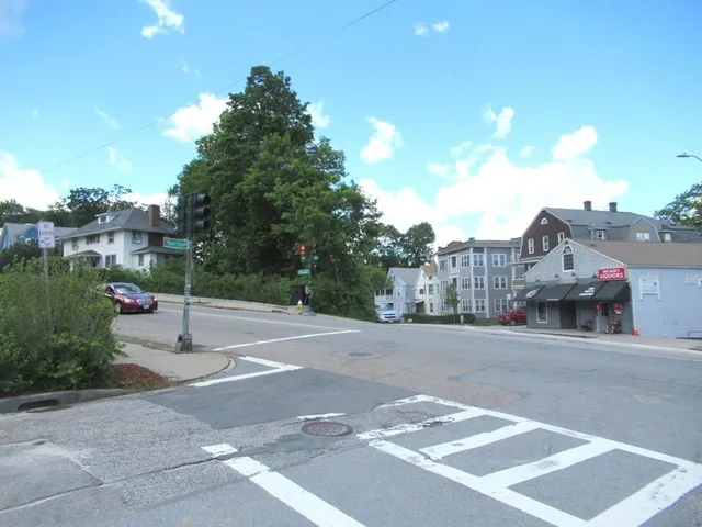 $225,000 | 806 Pleasant Street, Worcester, MA 01602