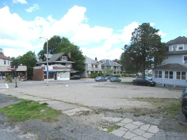 $225,000 | 806 Pleasant Street, Worcester, MA 01602