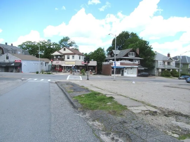 $225,000 | 806 Pleasant Street, Worcester, MA 01602