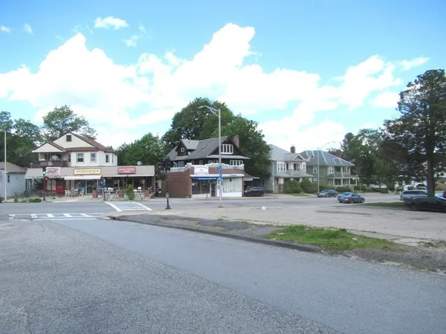 $225,000 | 806 Pleasant Street, Worcester, MA 01602