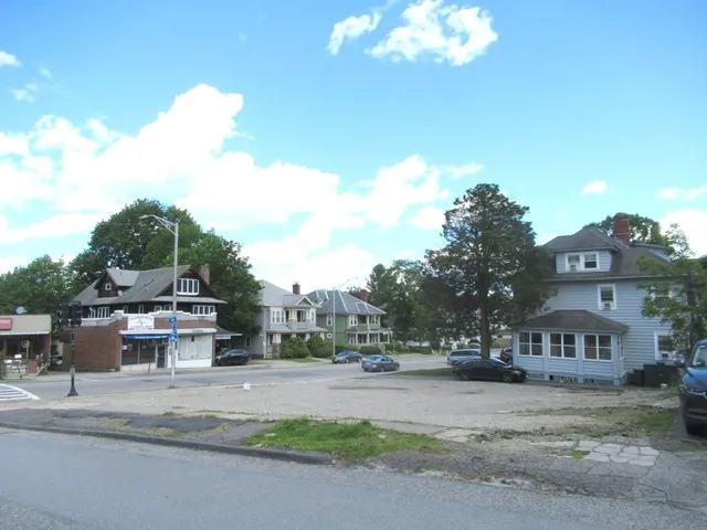 $225,000 | 806 Pleasant Street, Worcester, MA 01602